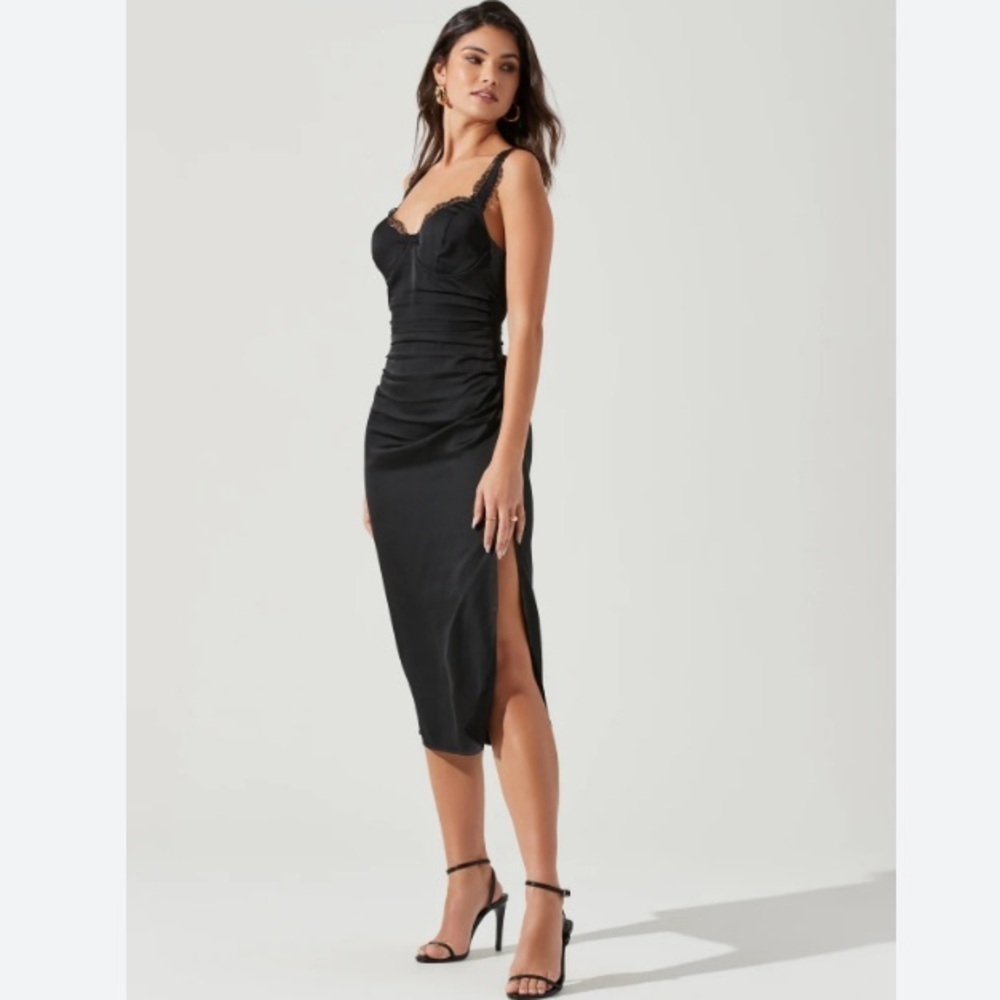 ASTR the Label Alva lace trim corset style black midi dress. Size XS.